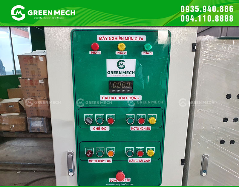 Tủ điều khiển tích hợp nhiều công nghệ hiện đại, vận hành máy bằng các thao tác tay đơn giản